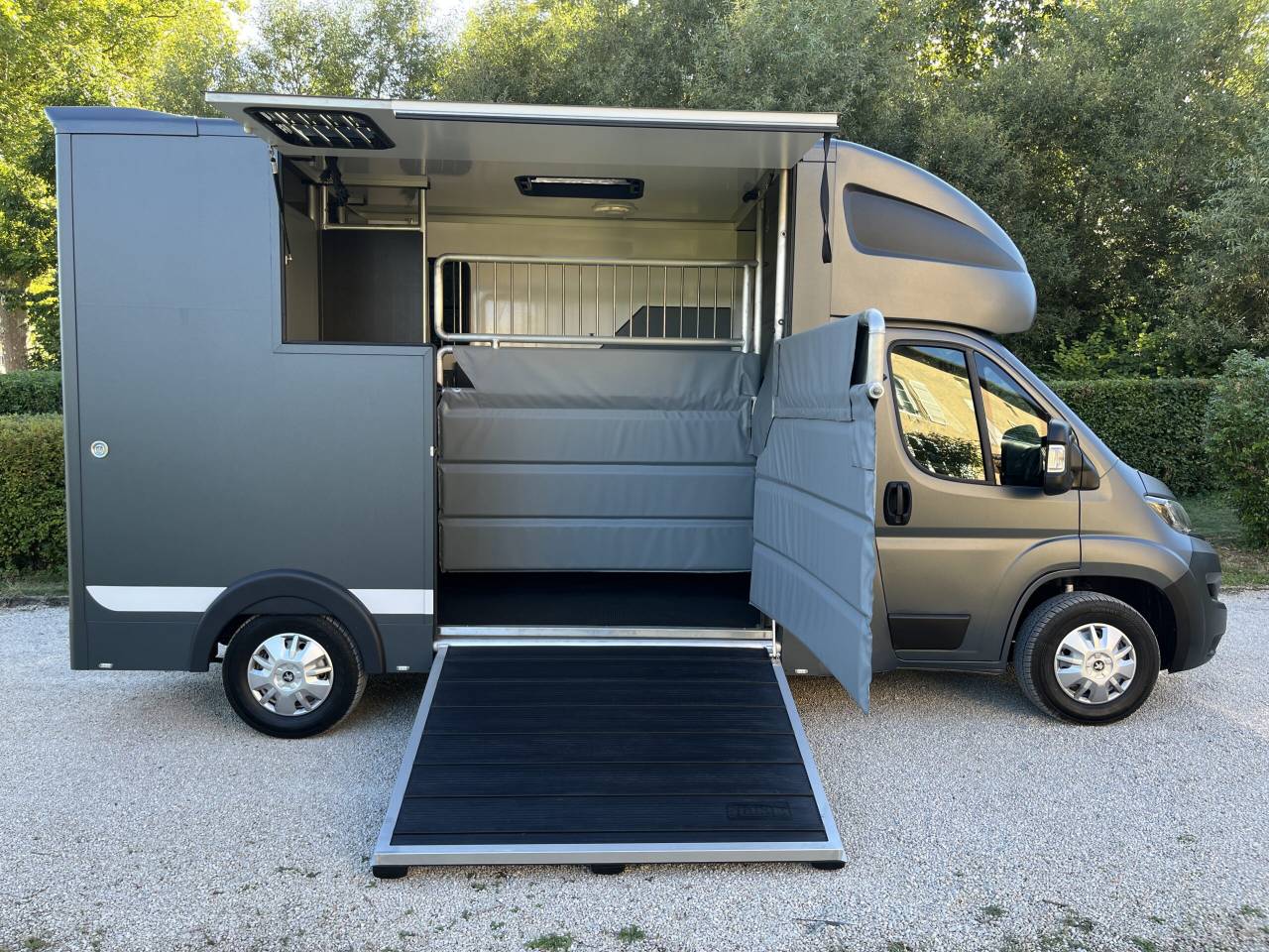 PEUGEOT BOXER BLUEHDI 165 MSG STALLION LIGHT