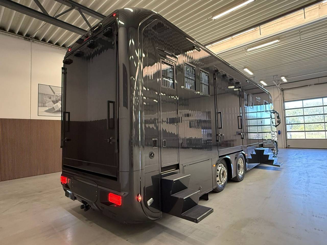VOLVO FH 500 NF 8 HORSES