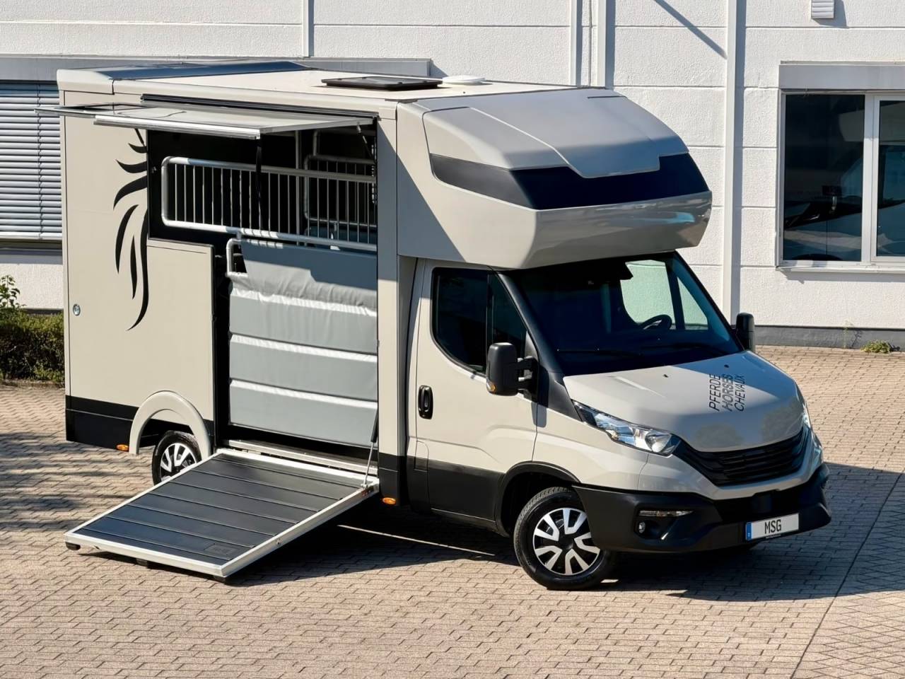 IVECO DAILY 35-210 HI-MATIC MSG STALLION LIGHT