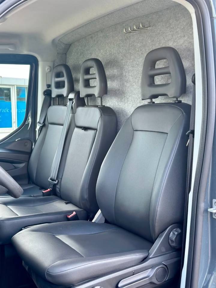 IVECO DAILY 35-210 HI-MATIC MSG STALLION LIGHT