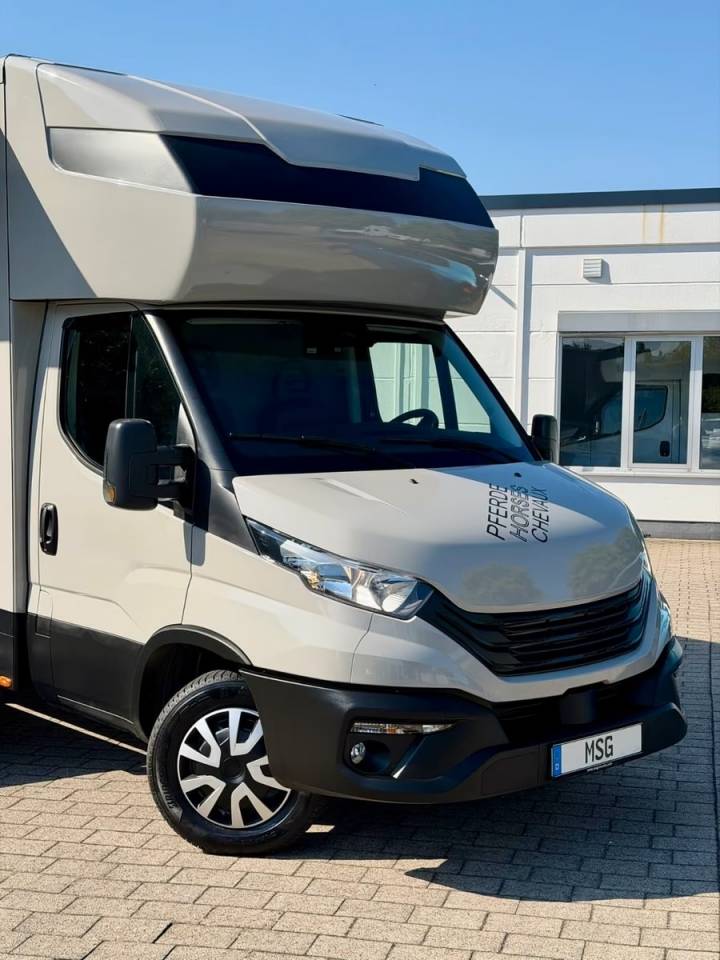 IVECO DAILY 35-210 HI-MATIC MSG STALLION LIGHT