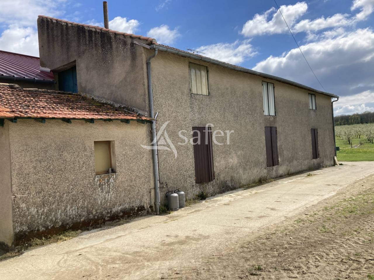 Belle propri&eacute;t&eacute; agricole sur 64ha avec plusieurs habitations