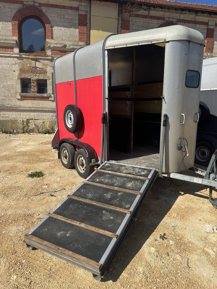 VAN IFOR WILLIAMS HB505R