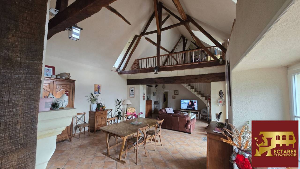 Belle Demeure de 175 m2 sur une Propri&eacute;t&eacute; de 8 ha