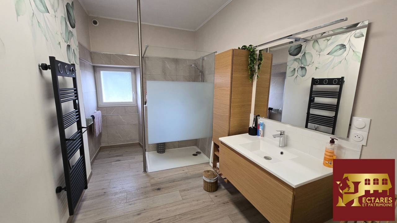 Belle Demeure de 175 m2 sur une Propri&eacute;t&eacute; de 8 ha