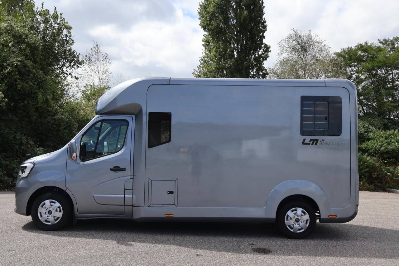 VL STX RENAULT MASTER 5P 165CH SELLERIE XL