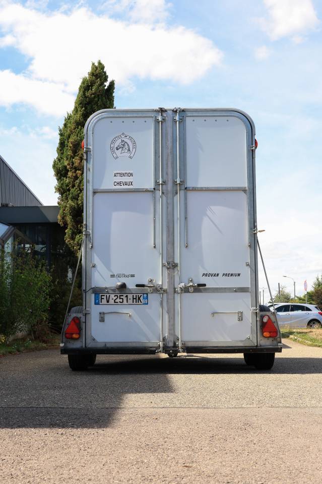 Van Provan Premium