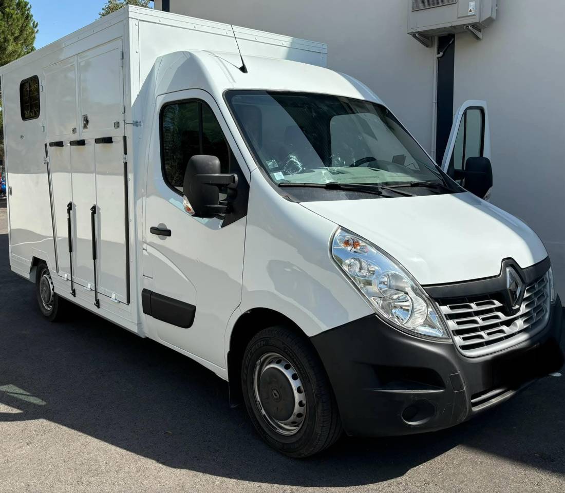Location vl  chevaux Renault Master
