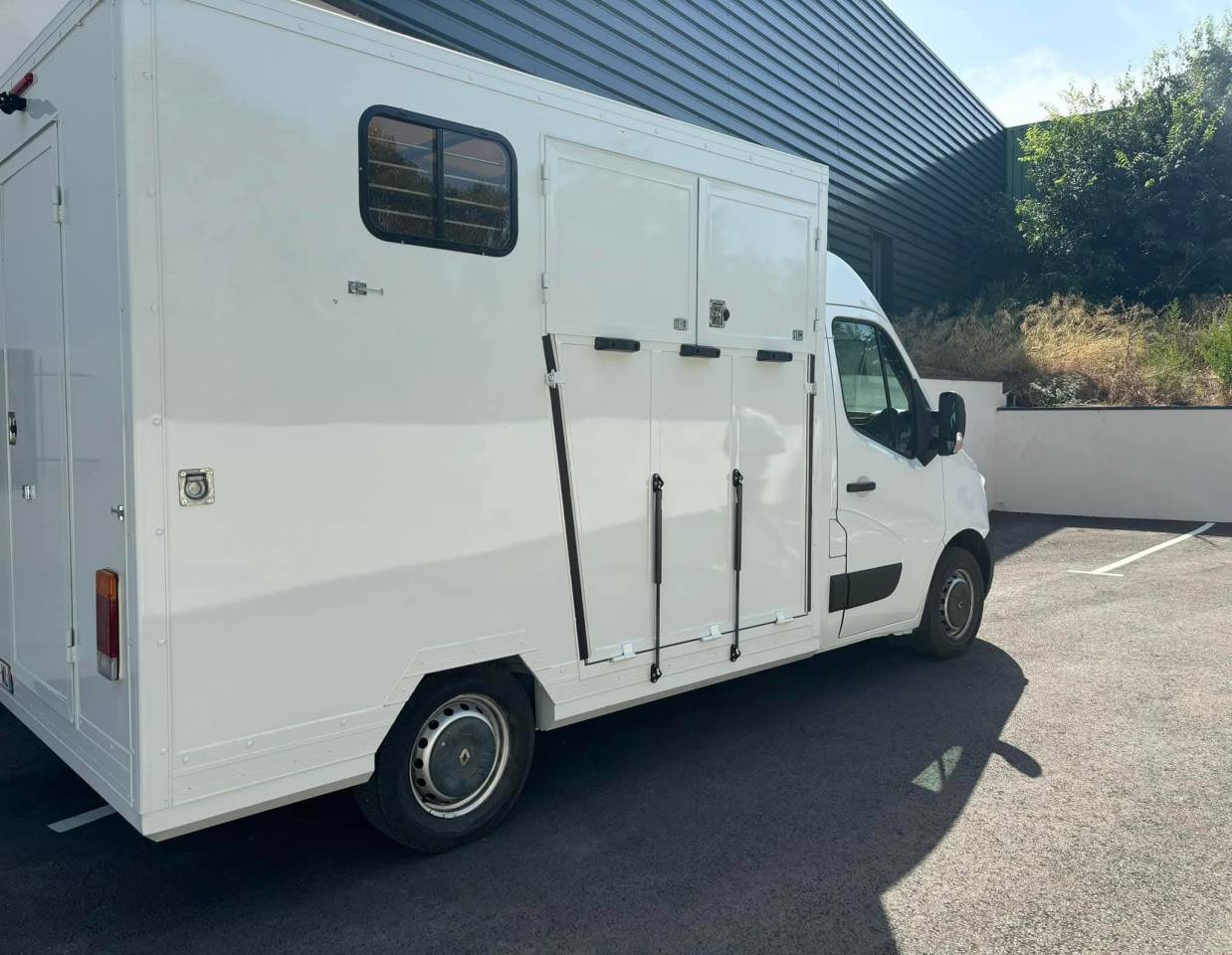 Location vl  chevaux Renault Master