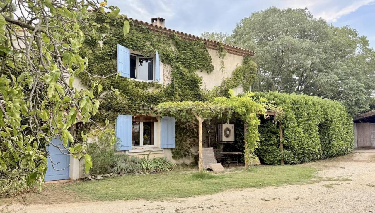 Charmante propri&eacute;t&eacute; &eacute;questre avec rendements locatifs
