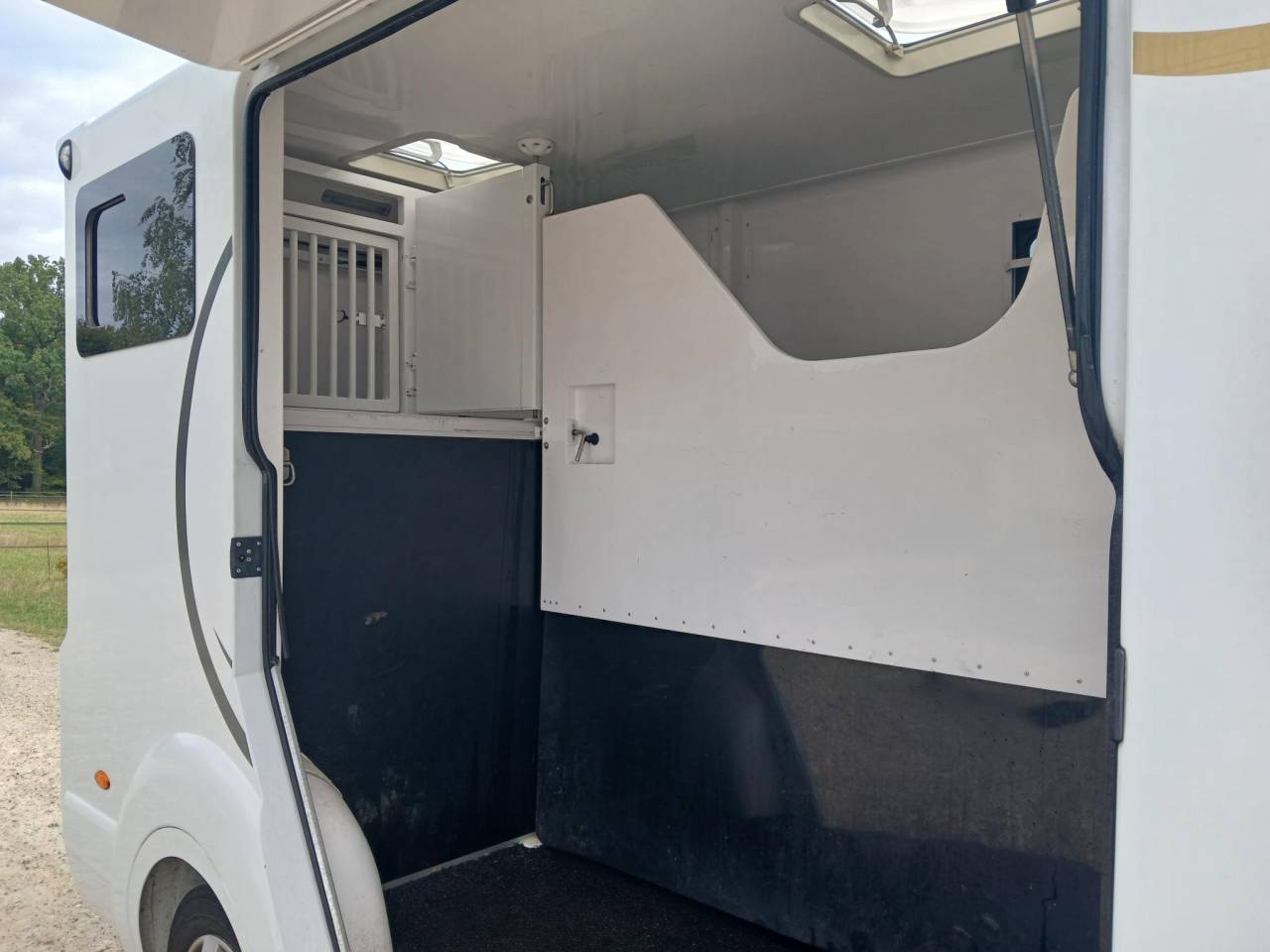 Camion VL carrosserie Barbot 170 chv 90000 kms