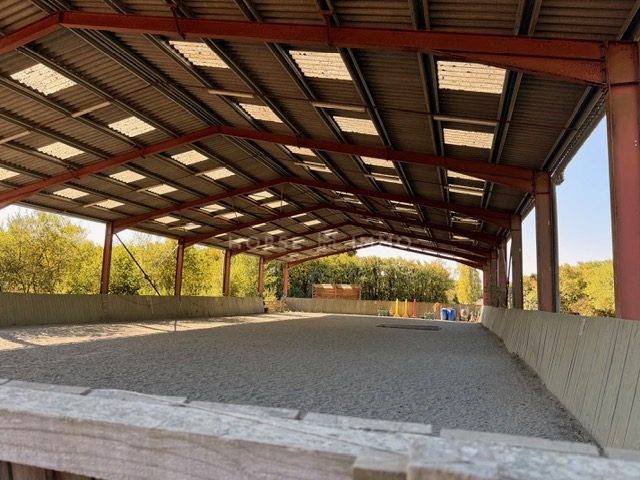 Centre &eacute;questre &agrave; r&eacute;inventer - 8 ha et infrastructures &eacute;qu