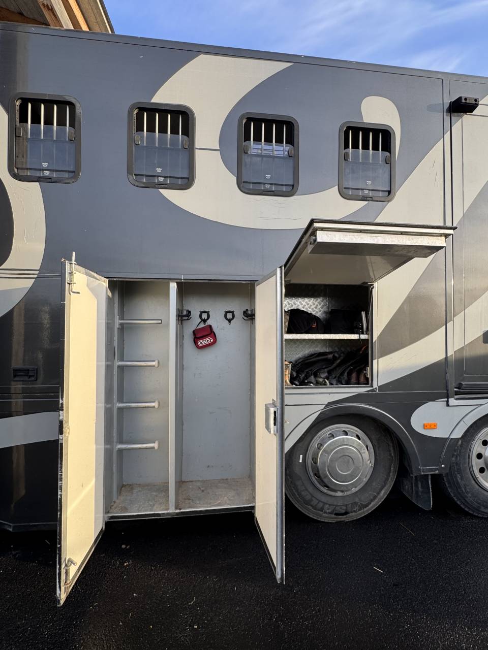 CAMION 7 places chevaux + gros pop out 
