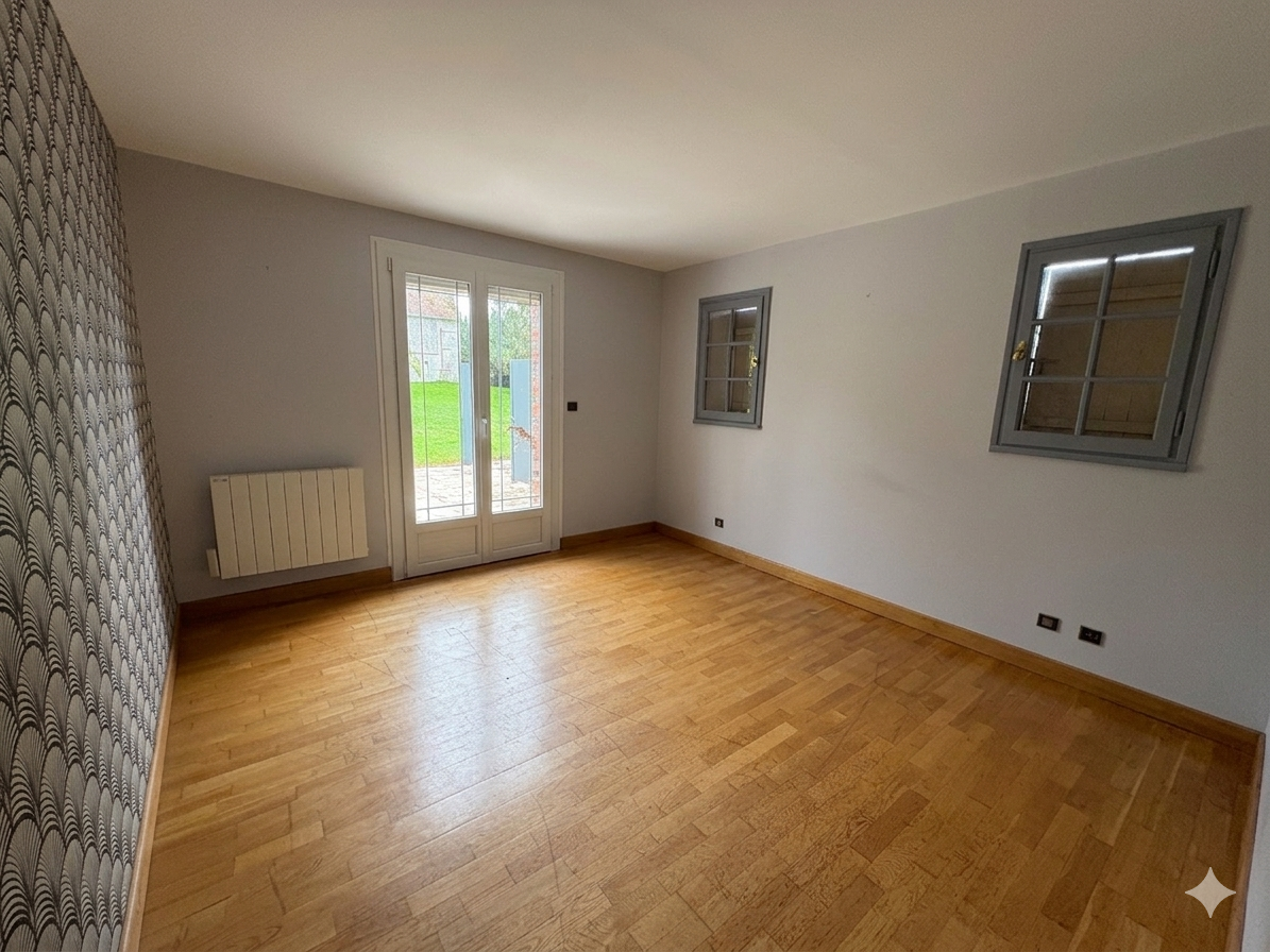 Propri&eacute;t&eacute; &eacute;questre priv&eacute;e avec potentiel g&icirc;te, 2 boxes