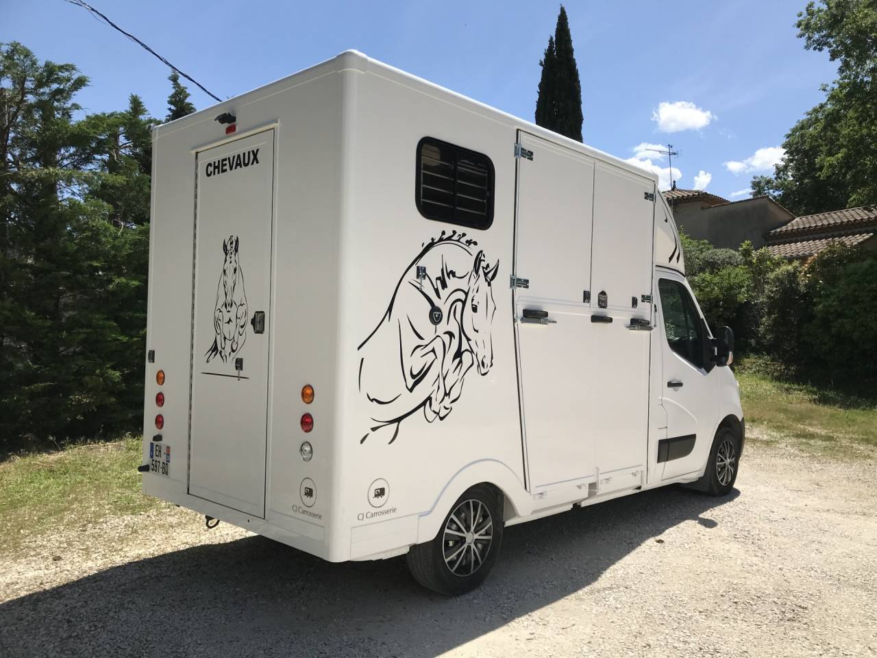 Camion chevaux carrosserie neuve 148 000 kms 2016
