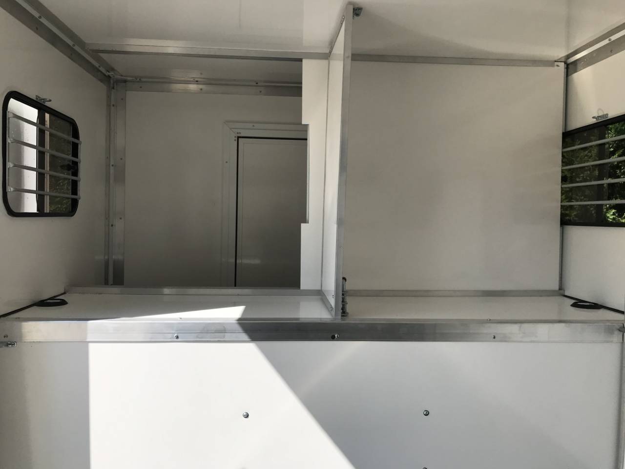 Camion chevaux carrosserie neuve 148 000 kms 2016