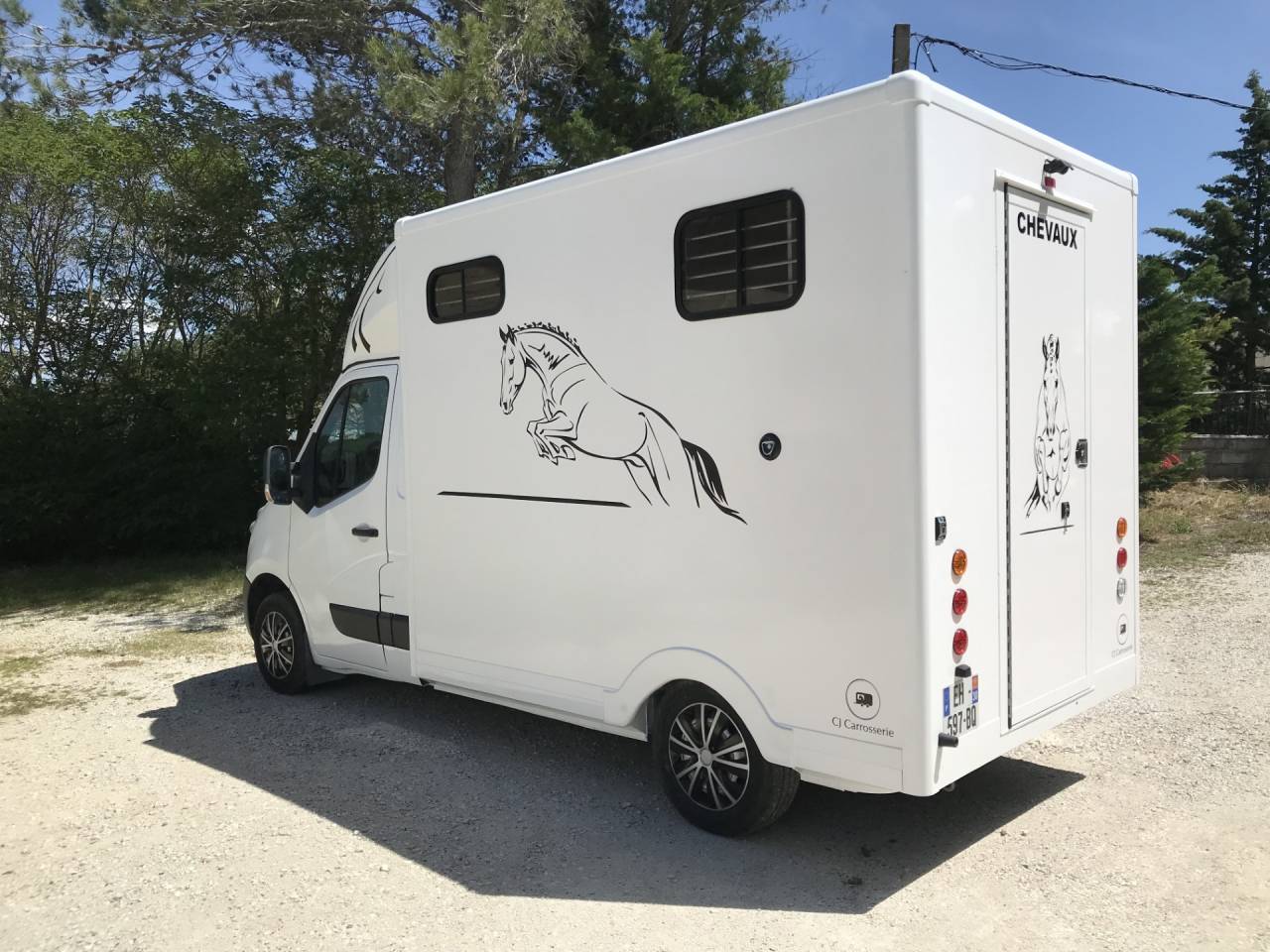 Camion chevaux carrosserie neuve 148 000 kms 2016