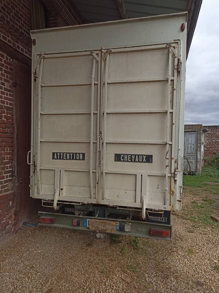 Camion Chevaux 3 places obliques Renault B90