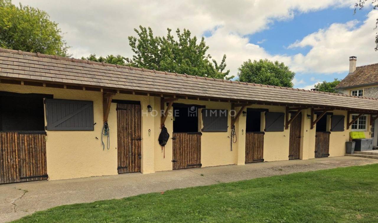 Propri&eacute;t&eacute; Equestre Familiale &agrave; 40 minutes de la Porte Maillot