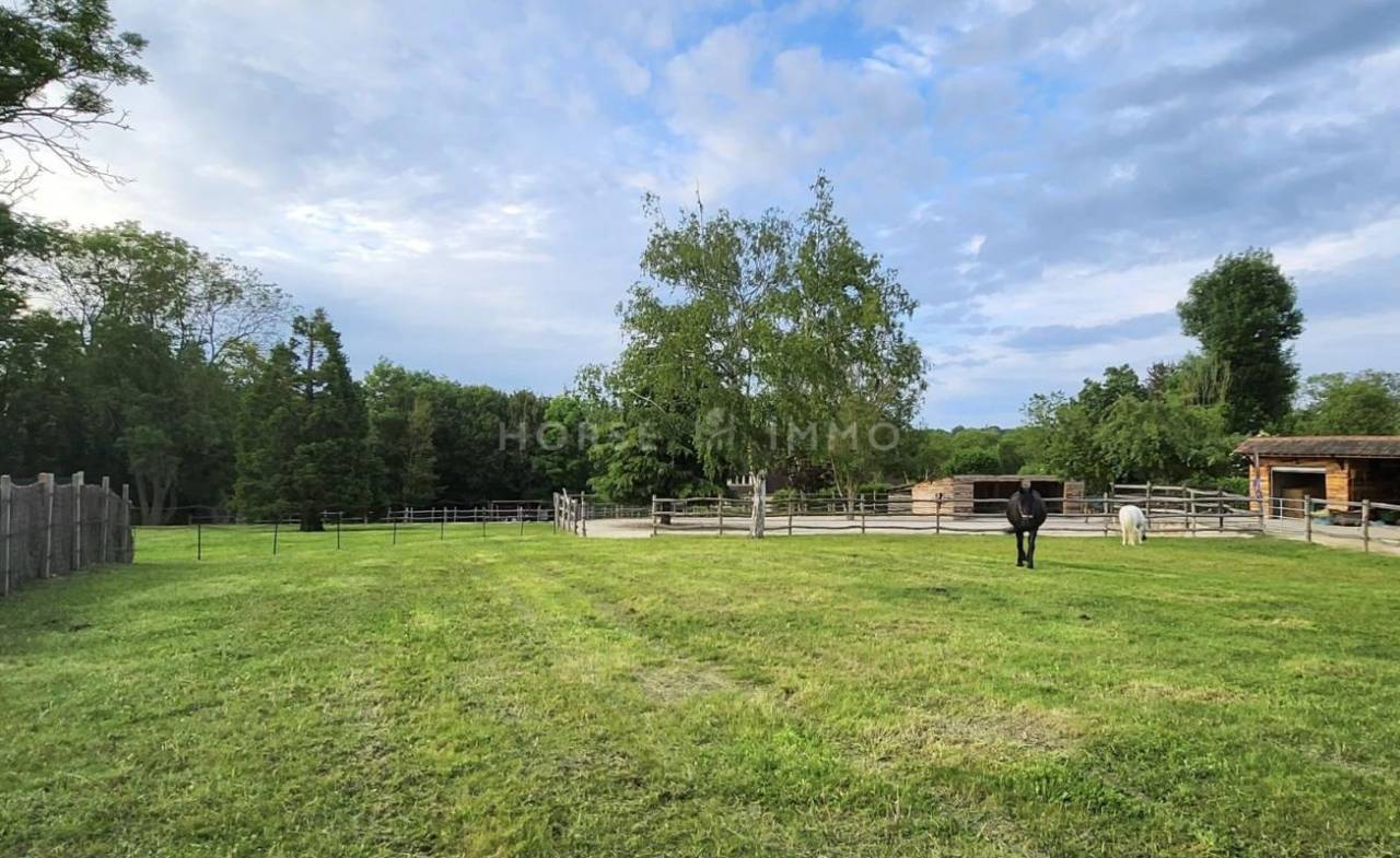 Propri&eacute;t&eacute; Equestre Familiale &agrave; 40 minutes de la Porte Maillot