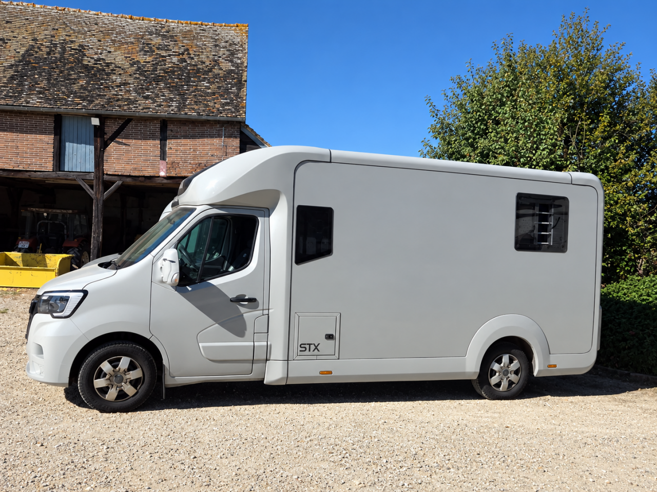 Camion vl 5 places assises stalles