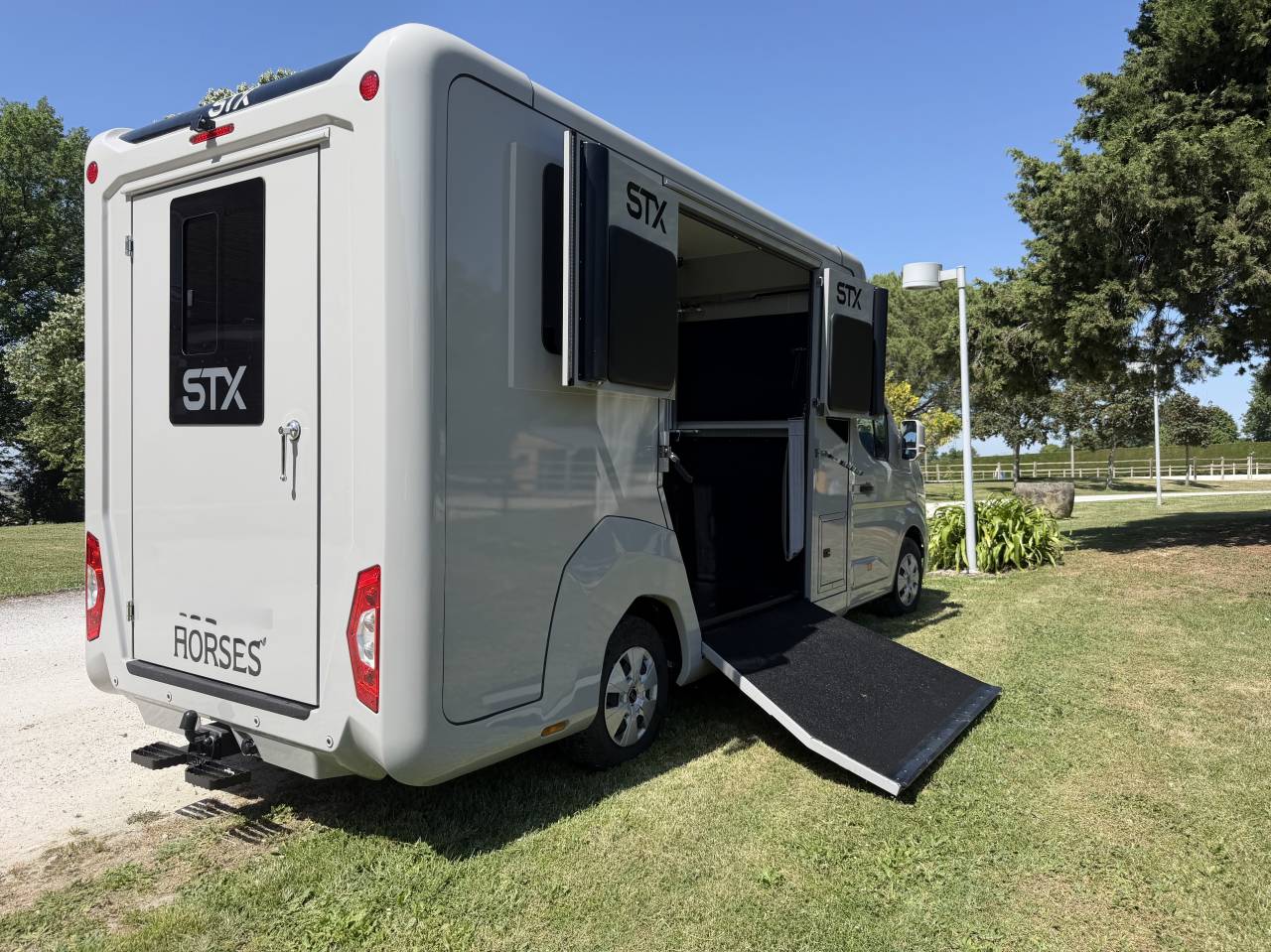 VL 5 pl cabine, haras long, grande sellerie am&eacute;nag&eacute;e