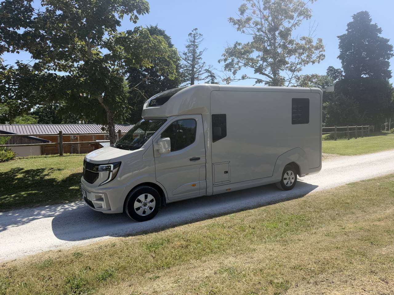 VL 5 pl cabine, haras long, grande sellerie am&eacute;nag&eacute;e