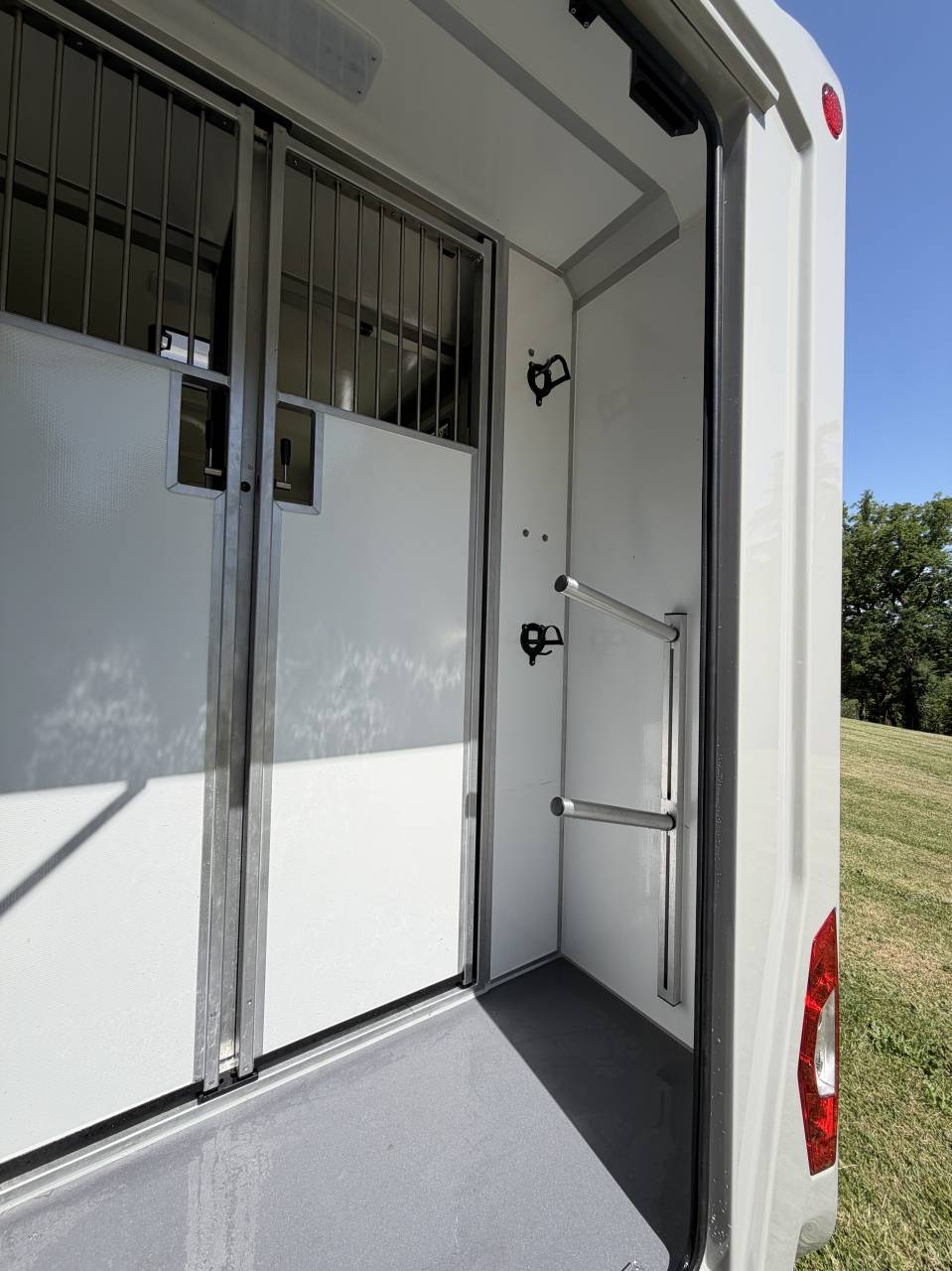 VL 5 pl cabine, haras long, grande sellerie am&eacute;nag&eacute;e