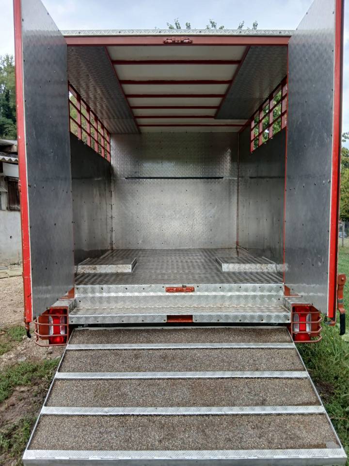 Camion VL b&eacute;taill&egrave;re 