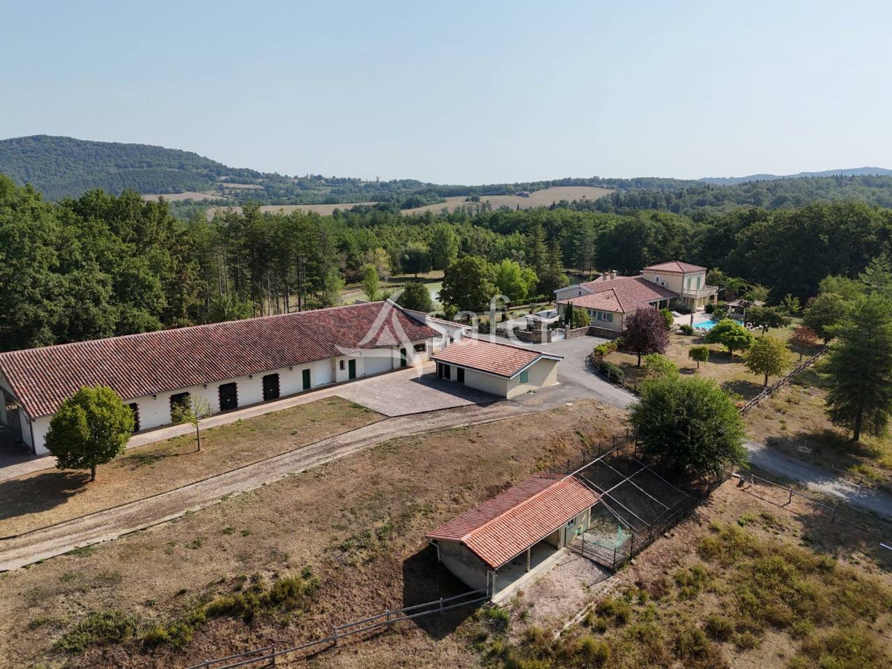 Maison avec lac priv&eacute; et 60ha de for&ecirc;t