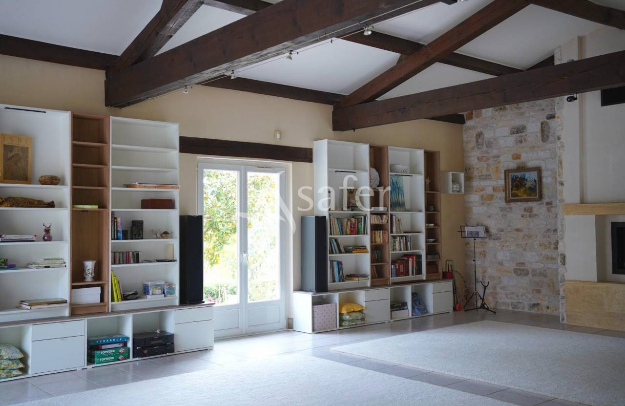 Maison avec lac priv&eacute; et 60ha de for&ecirc;t