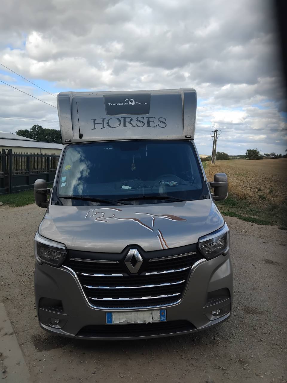 Vend RENAULT Master transport 2 chevaux en stalles