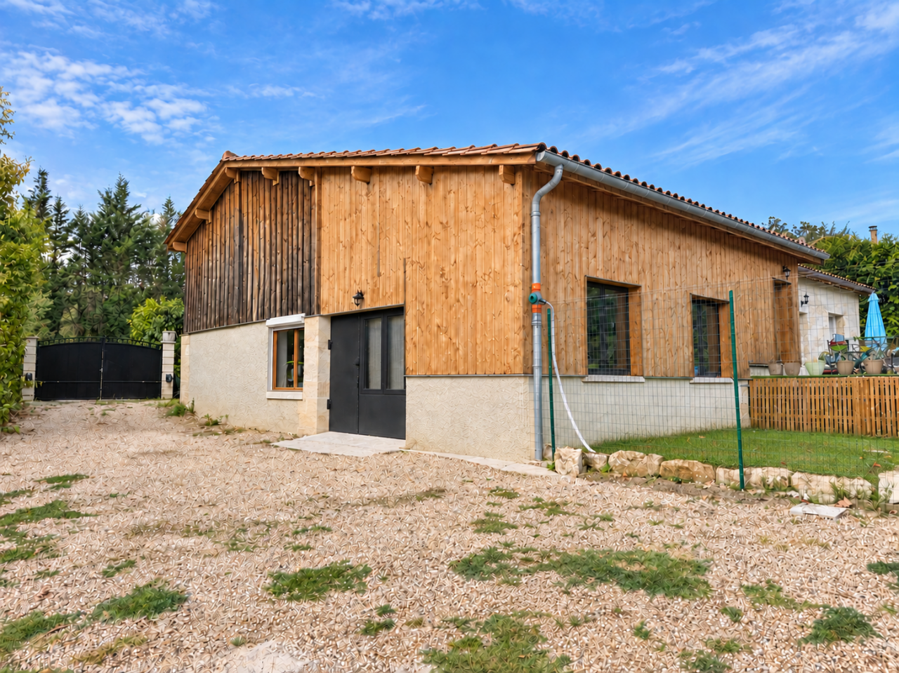 MAISON EN PIERRE DE 129 M&sup2; SUR 3 HECTARES