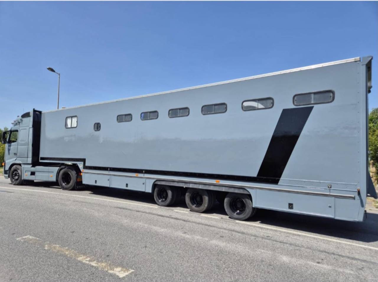 A vendre ensemble Semi remorque et tracteur . 10 chx 