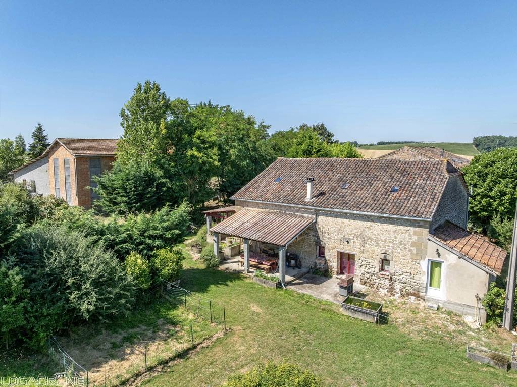 Belle grange &agrave; finir de r&eacute;nover sur 4,5 ha