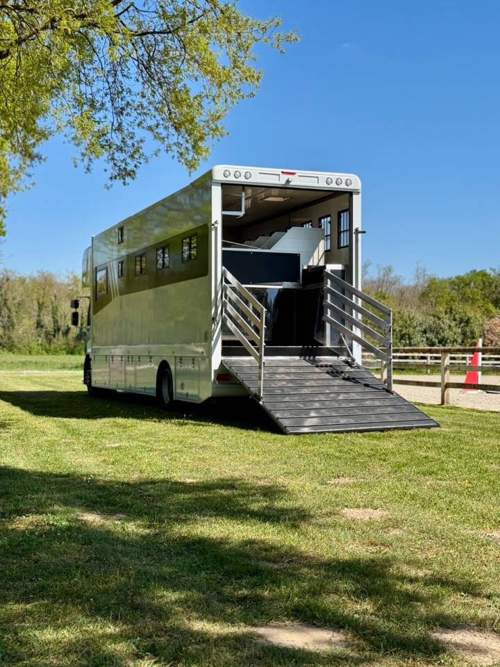 Camion chevaux 6/7 places home car 