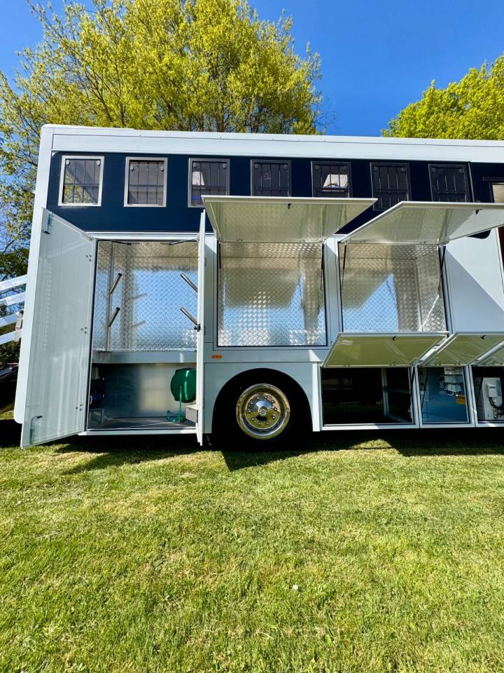 Camion chevaux 6/7 places home car 