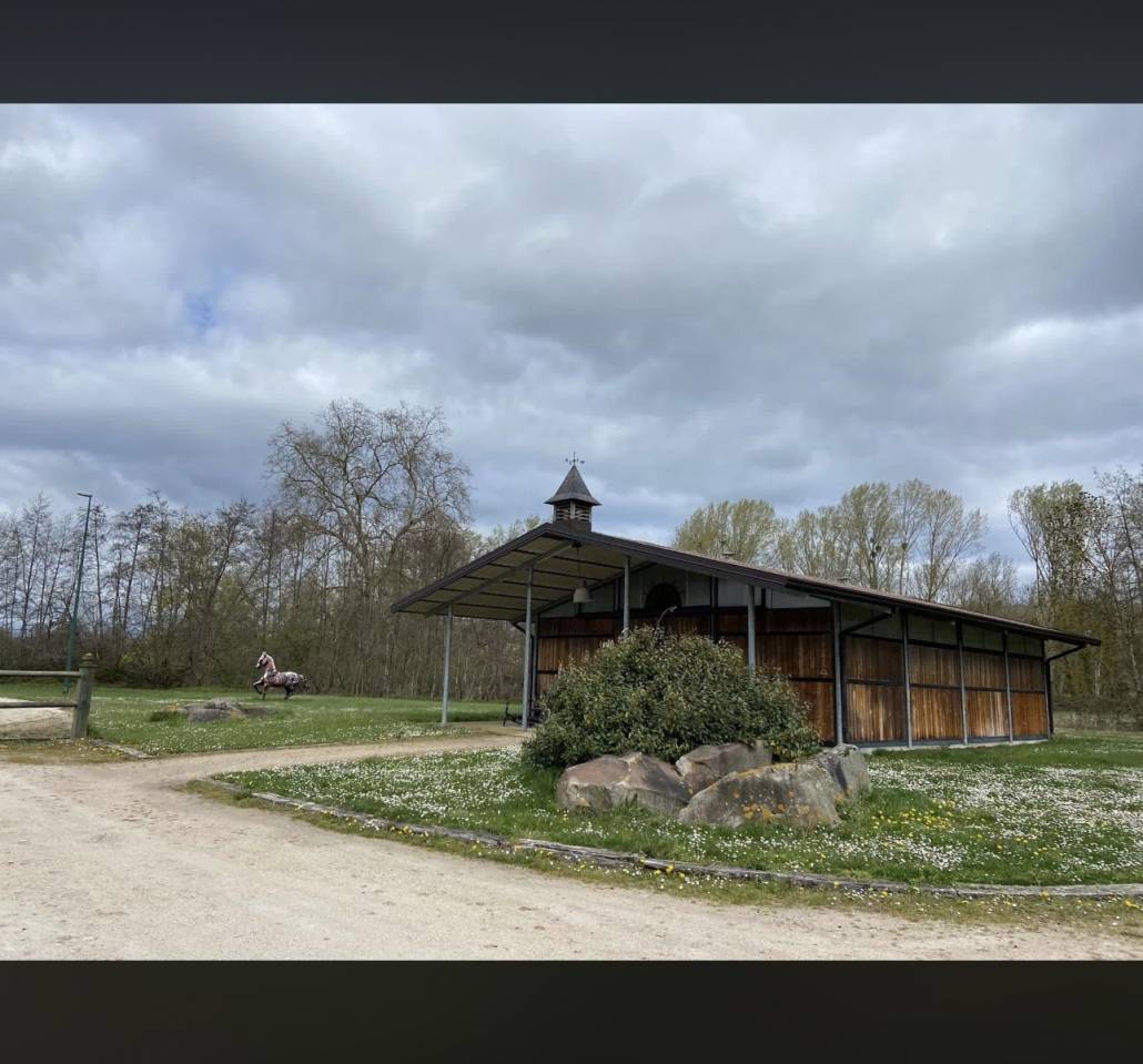 Barn 6 boxes idealement plac&eacute; entre Paris et Rouen 