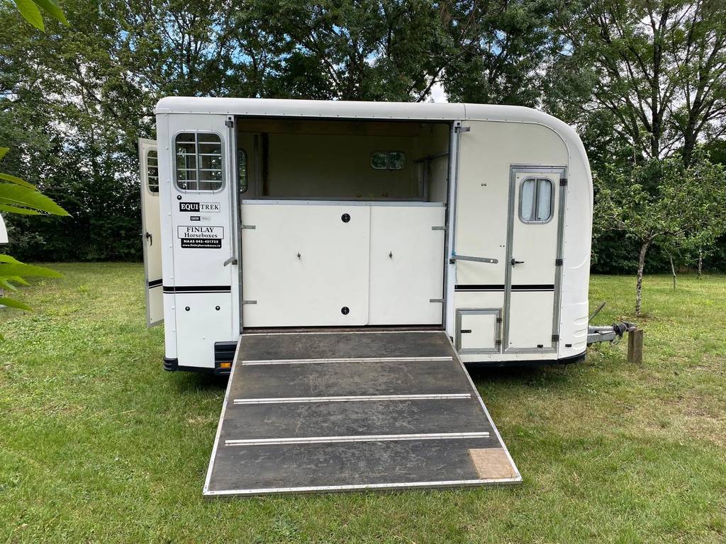 Van Equi Trek