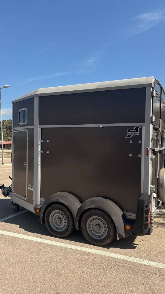 van 2 chevaux IFOR WILIAMS
