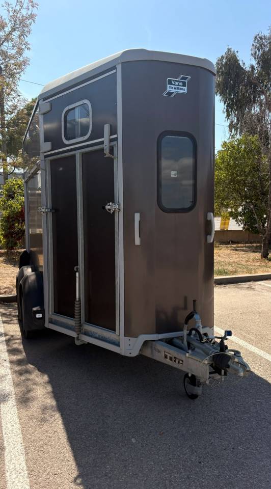 van 2 chevaux IFOR WILIAMS