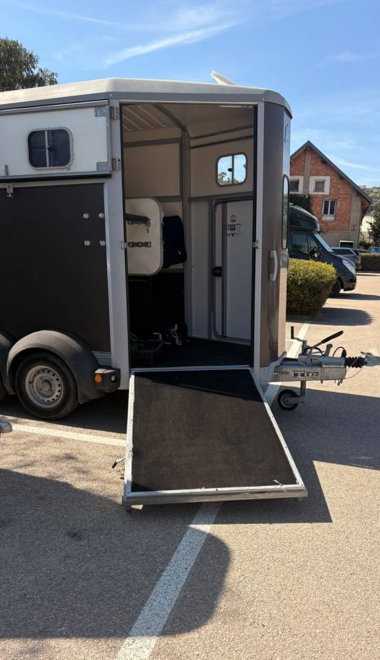 van 2 chevaux IFOR WILIAMS