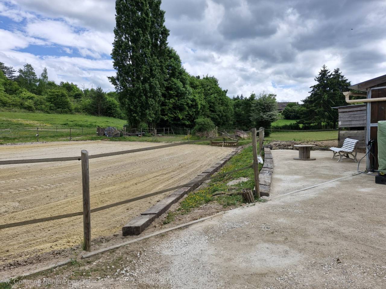 PROPRI&Eacute;T&Eacute; &Eacute;QUESTRE &ndash; 3 BOXES &ndash; CARRI&Egrave;RE DRAIN&Eacute;E &ndash; 6 661