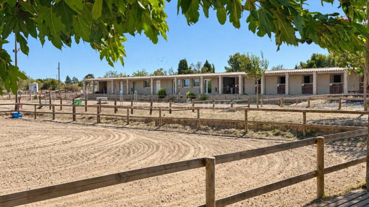 Domaine &eacute;questre proche B&eacute;ziers et les plages