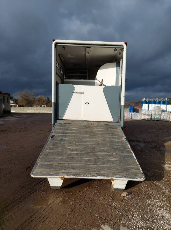 Camion Renault 220 DCI de 2002 pour 4 chevaux- Home Car