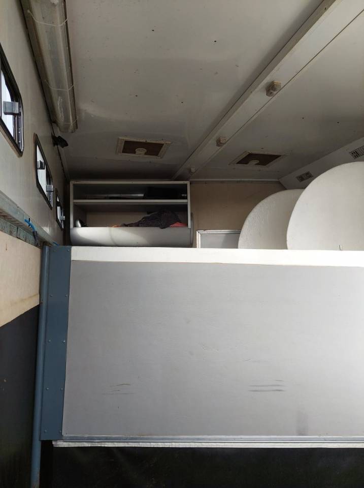 Camion Renault 220 DCI de 2002 pour 4 chevaux- Home Car