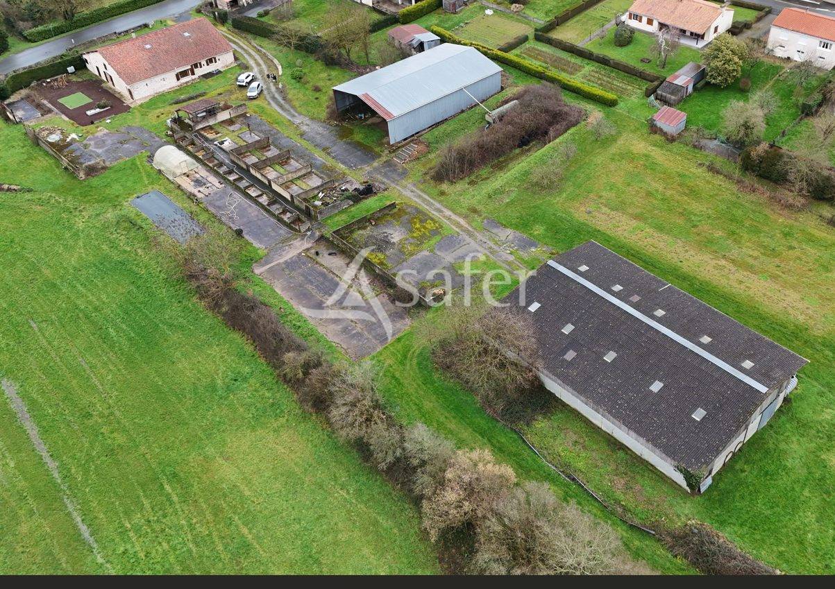 GRANGE VEND&Eacute;ENNE R&Eacute;NOV&Eacute;E  365 m&sup2; HABITABLES  D&Eacute;PENDAN