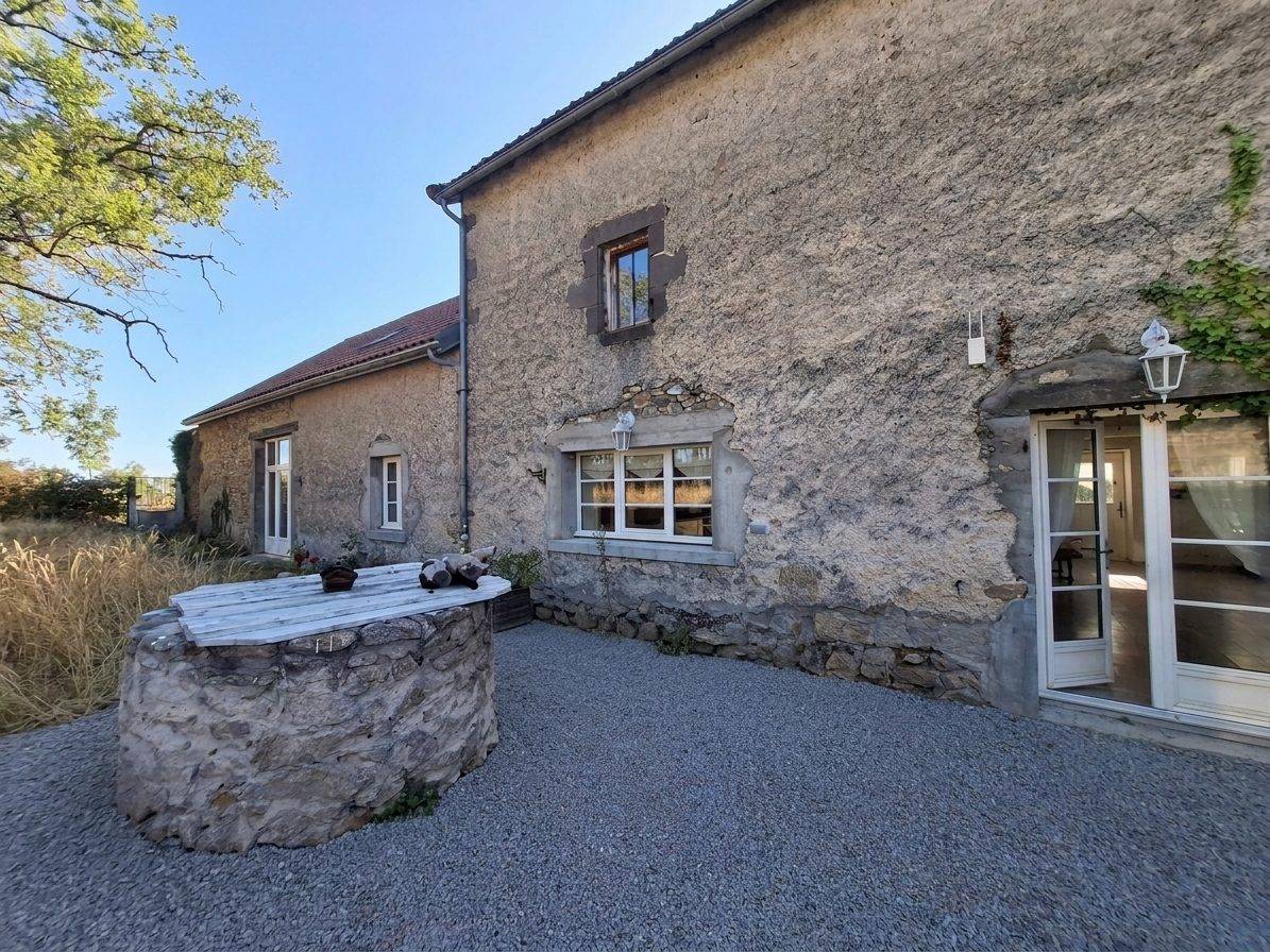 Propri&eacute;t&eacute; &eacute;questre avec grande maison, piscine et nombreuses