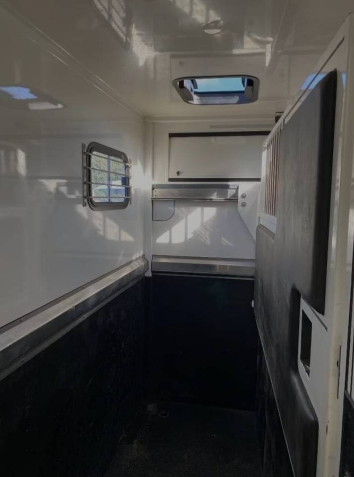 Van Camionnette chevaux ameline stalle