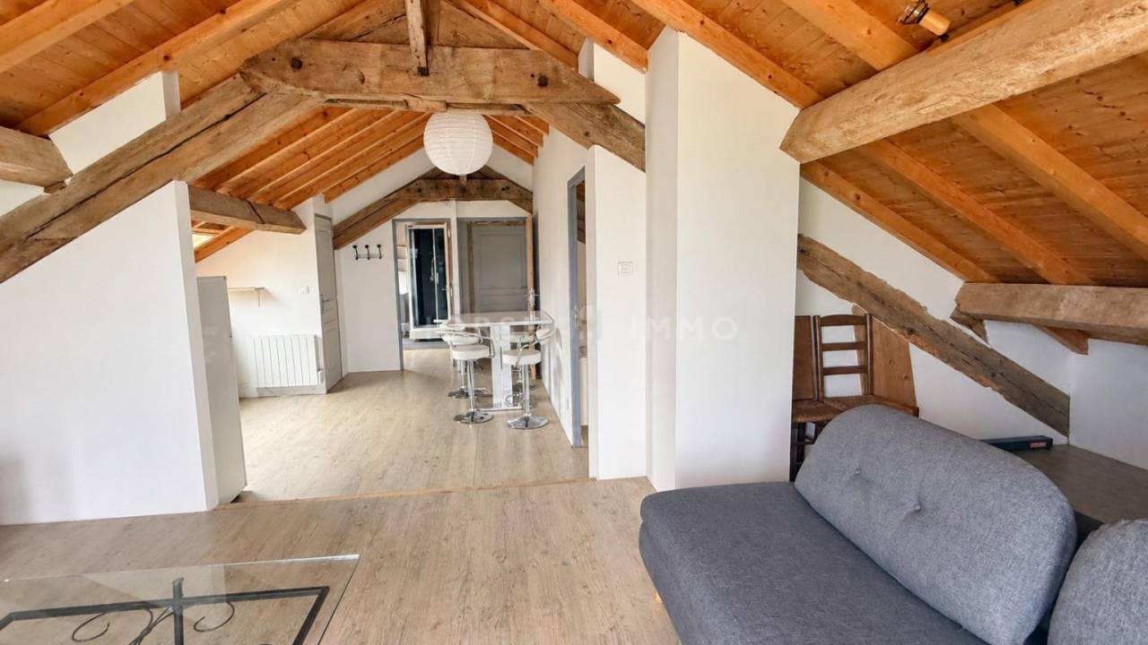 PROPRI&Eacute;T&Eacute; &Eacute;QUESTRE DE CARACT&Egrave;RE, TROIS LOGEMENTS ET CADRE VE